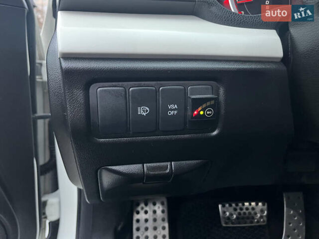 Белый Хонда Аккорд, объемом двигателя 2.35 л и пробегом 260 тыс. км за 12500 $, фото 5 на Automoto.ua