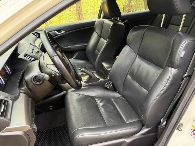 Белый Хонда Аккорд, объемом двигателя 0 л и пробегом 220 тыс. км за 8850 $, фото 2 на Automoto.ua