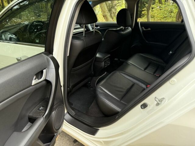 Белый Хонда Аккорд, объемом двигателя 0 л и пробегом 220 тыс. км за 8850 $, фото 11 на Automoto.ua