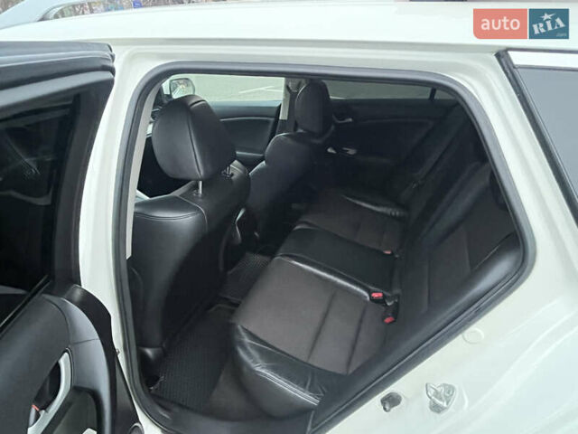 Белый Хонда Аккорд, объемом двигателя 2.35 л и пробегом 260 тыс. км за 12500 $, фото 14 на Automoto.ua