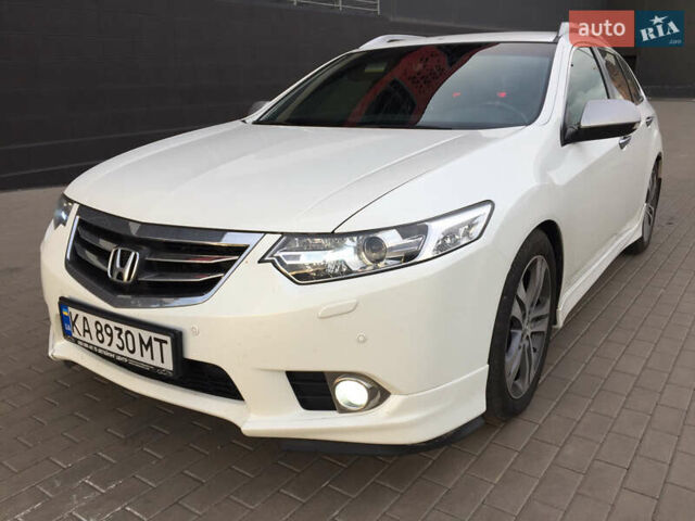 Белый Хонда Аккорд, объемом двигателя 2.35 л и пробегом 239 тыс. км за 13900 $, фото 16 на Automoto.ua