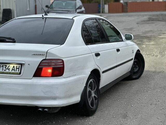 Белый Хонда Аккорд, объемом двигателя 1.9 л и пробегом 350 тыс. км за 999 $, фото 3 на Automoto.ua