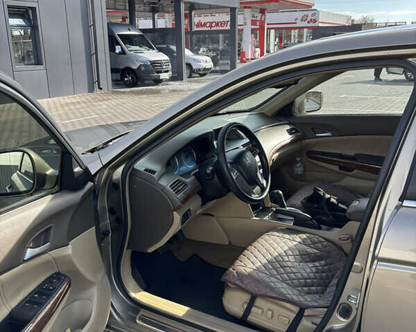 Хонда Аккорд 2007 в Кривом Роге на Automoto.ua Бежевый Хонда Аккорд, объемом двигателя 2.35 л и пробегом 290 тыс. км за 7900 $, фото 9 на Automoto.ua