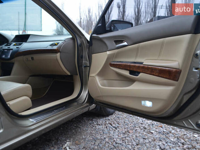 Бежевый Хонда Аккорд, объемом двигателя 2.4 л и пробегом 225 тыс. км за 7500 $, фото 13 на Automoto.ua