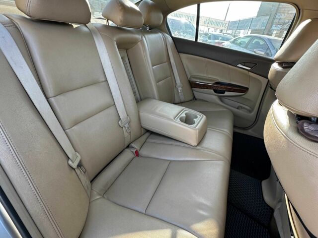 Бежевый Хонда Аккорд, объемом двигателя 2.4 л и пробегом 235 тыс. км за 7200 $, фото 5 на Automoto.ua