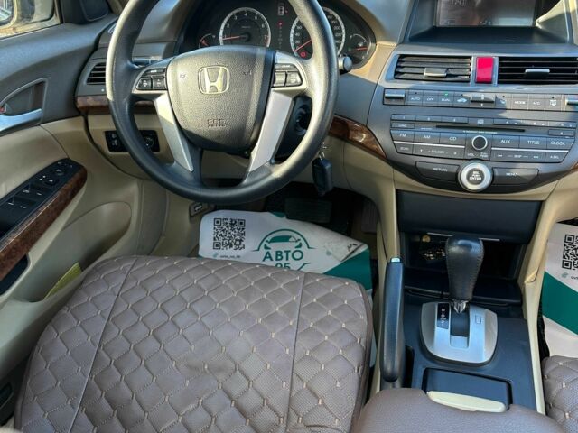 Бежевый Хонда Аккорд, объемом двигателя 2.4 л и пробегом 235 тыс. км за 7200 $, фото 6 на Automoto.ua