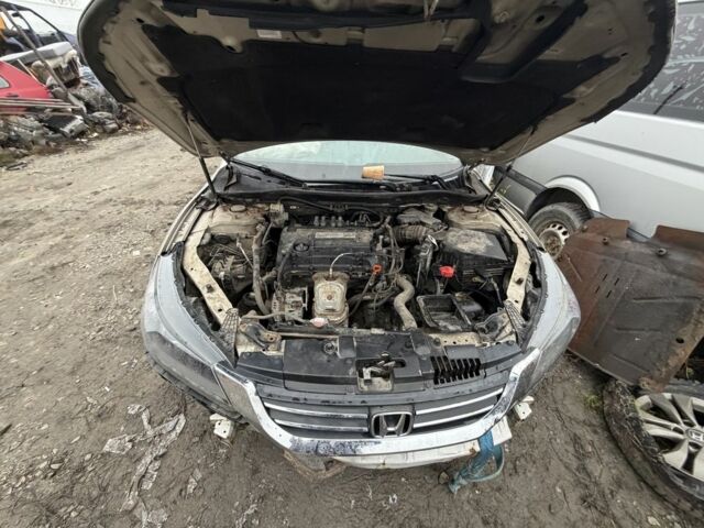 Бежевый Хонда Аккорд, объемом двигателя 2.4 л и пробегом 170 тыс. км за 5500 $, фото 6 на Automoto.ua