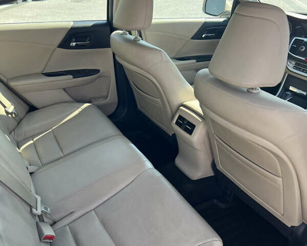 Бежевый Хонда Аккорд, объемом двигателя 2.36 л и пробегом 126 тыс. км за 15500 $, фото 13 на Automoto.ua