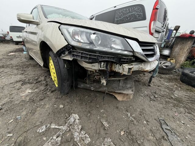 Бежевый Хонда Аккорд, объемом двигателя 2.4 л и пробегом 170 тыс. км за 5500 $, фото 4 на Automoto.ua