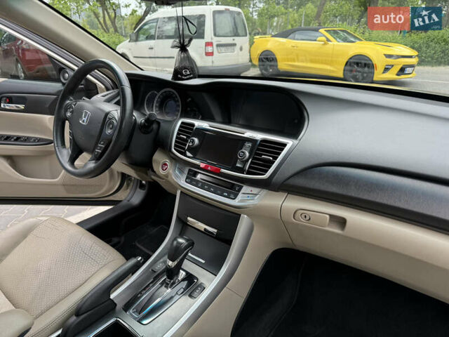 Бежевий Хонда Аккорд, об'ємом двигуна 2.4 л та пробігом 147 тис. км за 12500 $, фото 7 на Automoto.ua