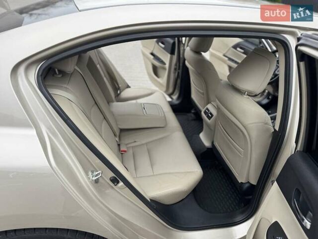 Бежевый Хонда Аккорд, объемом двигателя 2.4 л и пробегом 191 тыс. км за 12600 $, фото 16 на Automoto.ua