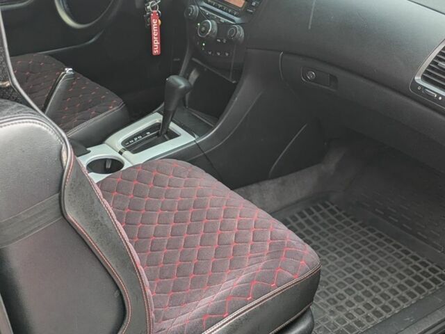 Черный Хонда Аккорд, объемом двигателя 2.4 л и пробегом 164 тыс. км за 5200 $, фото 4 на Automoto.ua