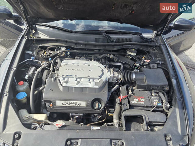 Черный Хонда Аккорд, объемом двигателя 3.5 л и пробегом 256 тыс. км за 8300 $, фото 11 на Automoto.ua