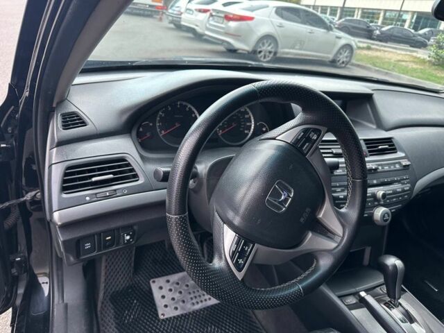 Черный Хонда Аккорд, объемом двигателя 2.4 л и пробегом 259 тыс. км за 6600 $, фото 5 на Automoto.ua