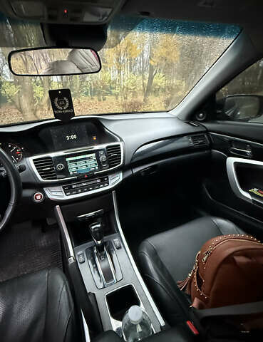 Черный Хонда Аккорд, объемом двигателя 2.35 л и пробегом 279 тыс. км за 10500 $, фото 7 на Automoto.ua