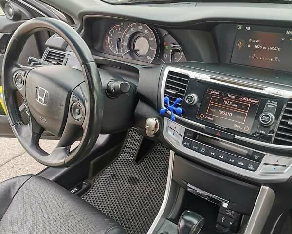 Черный Хонда Аккорд, объемом двигателя 2.4 л и пробегом 233 тыс. км за 9400 $, фото 16 на Automoto.ua