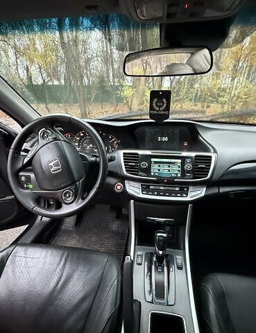 Черный Хонда Аккорд, объемом двигателя 2.35 л и пробегом 279 тыс. км за 10500 $, фото 6 на Automoto.ua