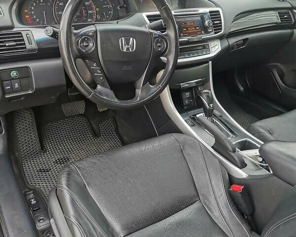 Черный Хонда Аккорд, объемом двигателя 2.4 л и пробегом 233 тыс. км за 9400 $, фото 7 на Automoto.ua