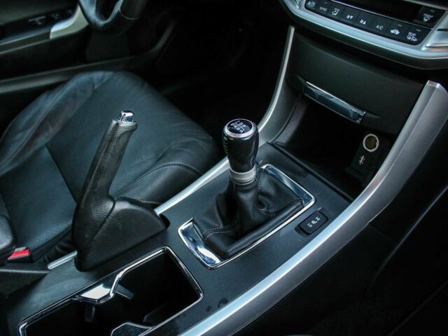 Черный Хонда Аккорд, объемом двигателя 0.35 л и пробегом 172 тыс. км за 10500 $, фото 5 на Automoto.ua