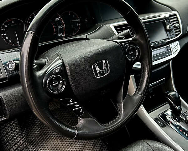 Черный Хонда Аккорд, объемом двигателя 3.47 л и пробегом 117 тыс. км за 15000 $, фото 16 на Automoto.ua