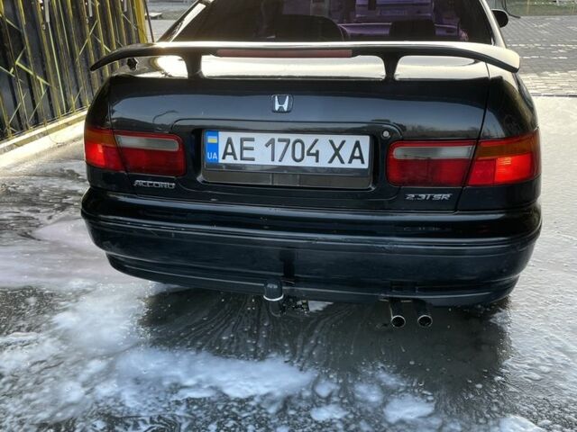 Черный Хонда Аккорд, объемом двигателя 2.2 л и пробегом 300 тыс. км за 2000 $, фото 1 на Automoto.ua