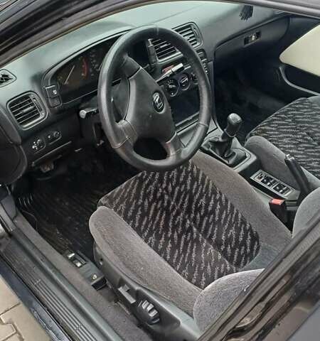 Черный Хонда Аккорд, объемом двигателя 2 л и пробегом 365 тыс. км за 3200 $, фото 9 на Automoto.ua