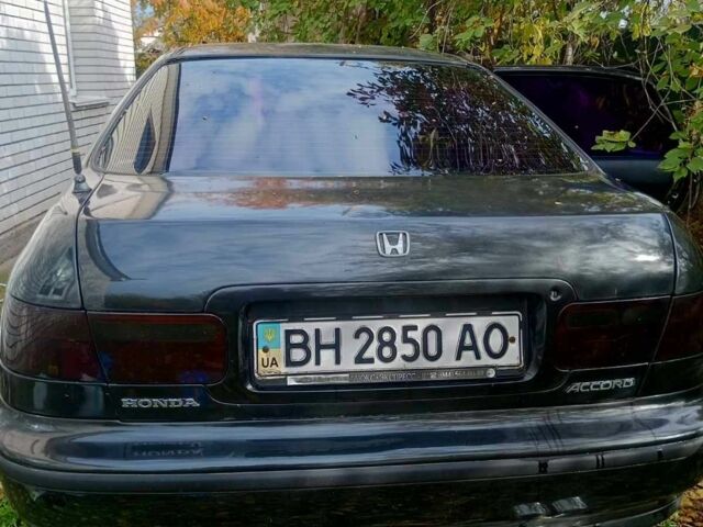 Черный Хонда Аккорд, объемом двигателя 2 л и пробегом 345 тыс. км за 1000 $, фото 3 на Automoto.ua