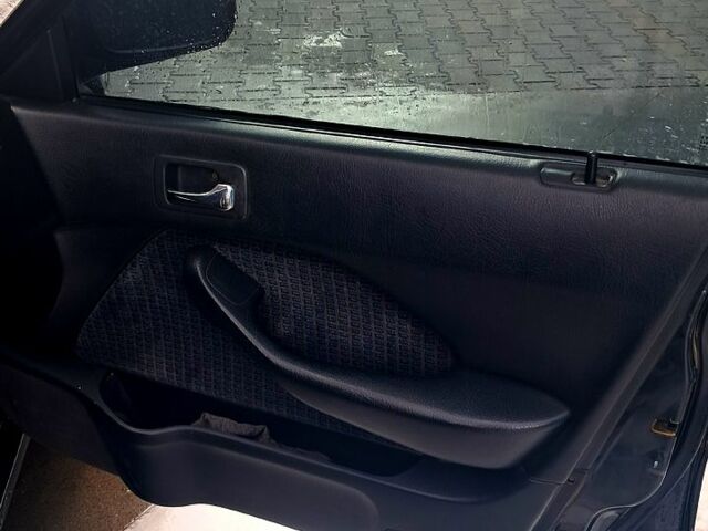 Черный Хонда Аккорд, объемом двигателя 1.8 л и пробегом 333 тыс. км за 2500 $, фото 9 на Automoto.ua