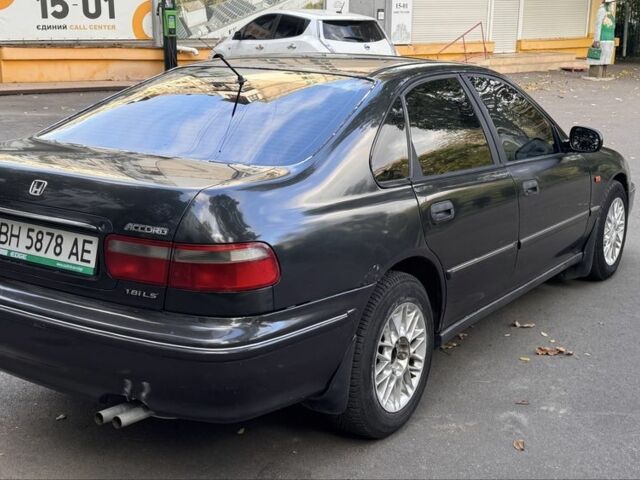 Черный Хонда Аккорд, объемом двигателя 1.8 л и пробегом 350 тыс. км за 2000 $, фото 3 на Automoto.ua