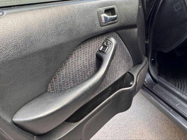 Черный Хонда Аккорд, объемом двигателя 1.8 л и пробегом 350 тыс. км за 2000 $, фото 9 на Automoto.ua