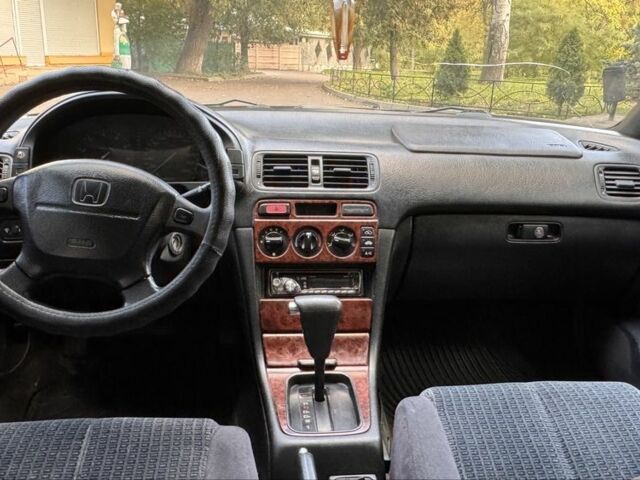 Черный Хонда Аккорд, объемом двигателя 1.8 л и пробегом 350 тыс. км за 2000 $, фото 11 на Automoto.ua