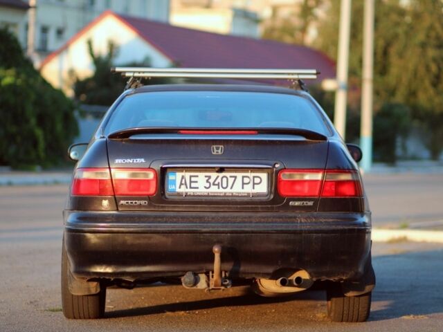 Черный Хонда Аккорд, объемом двигателя 1.8 л и пробегом 400 тыс. км за 2200 $, фото 2 на Automoto.ua