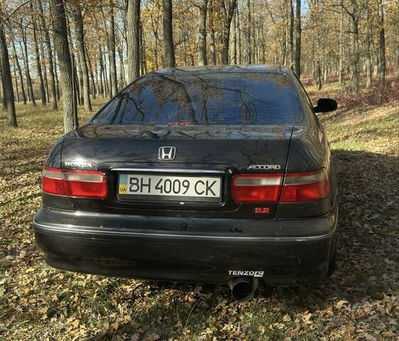 Черный Хонда Аккорд, объемом двигателя 2.2 л и пробегом 408 тыс. км за 3300 $, фото 2 на Automoto.ua