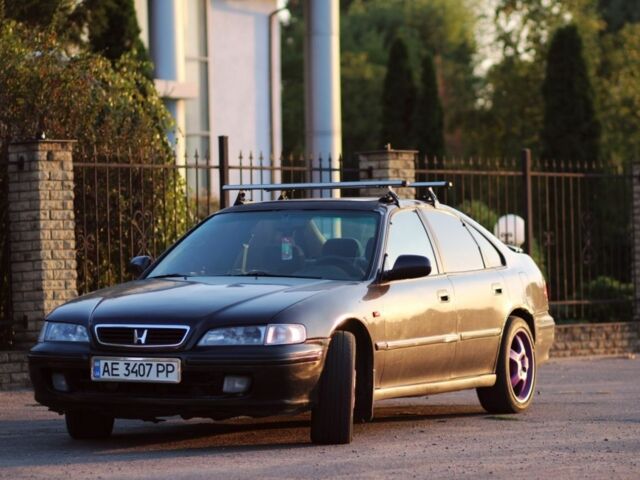 Черный Хонда Аккорд, объемом двигателя 1.8 л и пробегом 400 тыс. км за 2200 $, фото 4 на Automoto.ua