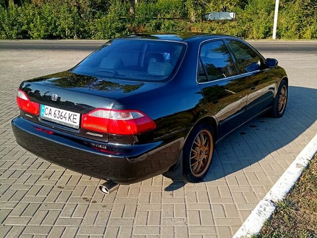 Черный Хонда Аккорд, объемом двигателя 2 л и пробегом 400 тыс. км за 4000 $, фото 6 на Automoto.ua