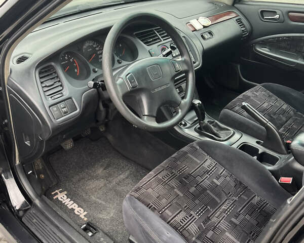 Чорний Хонда Аккорд, об'ємом двигуна 1.8 л та пробігом 258 тис. км за 2800 $, фото 5 на Automoto.ua