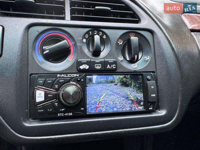 Черный Хонда Аккорд, объемом двигателя 1.85 л и пробегом 333 тыс. км за 2950 $, фото 19 на Automoto.ua