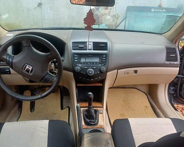 Черный Хонда Аккорд, объемом двигателя 2.4 л и пробегом 250 тыс. км за 4500 $, фото 5 на Automoto.ua