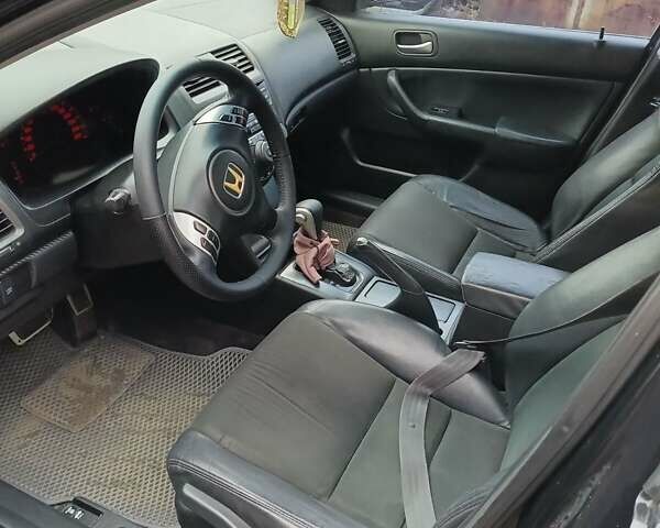 Черный Хонда Аккорд, объемом двигателя 2.4 л и пробегом 308 тыс. км за 6300 $, фото 5 на Automoto.ua