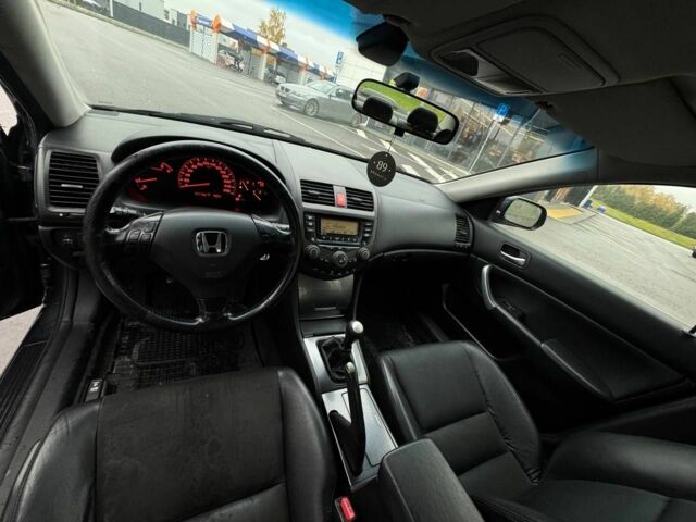 Черный Хонда Аккорд, объемом двигателя 2.2 л и пробегом 283 тыс. км за 2600 $, фото 4 на Automoto.ua