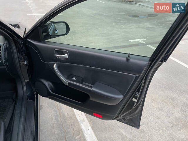 Черный Хонда Аккорд, объемом двигателя 2.35 л и пробегом 325 тыс. км за 6200 $, фото 17 на Automoto.ua