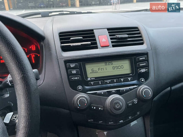 Черный Хонда Аккорд, объемом двигателя 2.35 л и пробегом 325 тыс. км за 6200 $, фото 9 на Automoto.ua