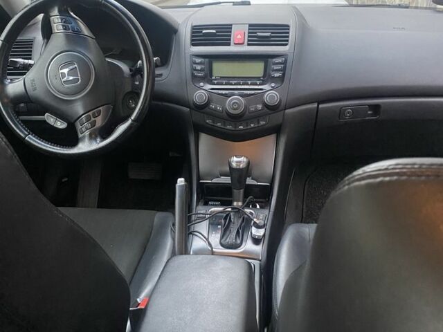 Черный Хонда Аккорд, объемом двигателя 2 л и пробегом 170 тыс. км за 2500 $, фото 5 на Automoto.ua