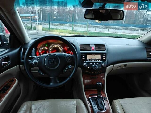 Черный Хонда Аккорд, объемом двигателя 2.4 л и пробегом 354 тыс. км за 7600 $, фото 9 на Automoto.ua