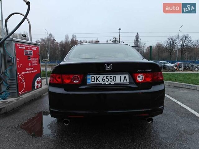 Черный Хонда Аккорд, объемом двигателя 2.4 л и пробегом 354 тыс. км за 7600 $, фото 3 на Automoto.ua