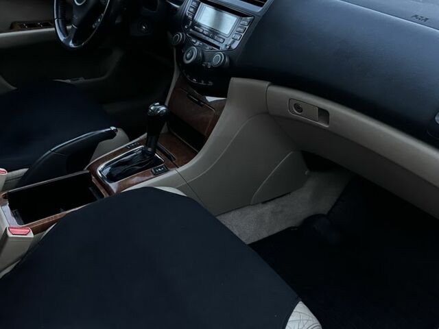 Черный Хонда Аккорд, объемом двигателя 2 л и пробегом 330 тыс. км за 5600 $, фото 13 на Automoto.ua