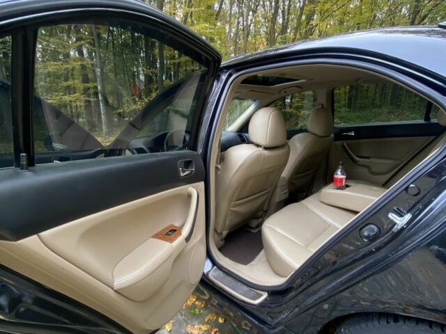 Черный Хонда Аккорд, объемом двигателя 2.4 л и пробегом 200 тыс. км за 6000 $, фото 11 на Automoto.ua