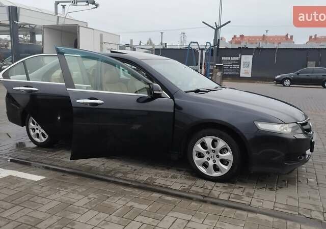 Черный Хонда Аккорд, объемом двигателя 2 л и пробегом 388 тыс. км за 5555 $, фото 6 на Automoto.ua