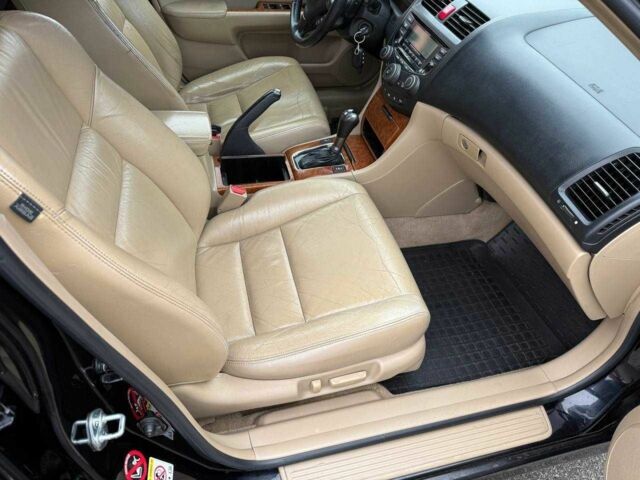 Черный Хонда Аккорд, объемом двигателя 2 л и пробегом 268 тыс. км за 7500 $, фото 3 на Automoto.ua