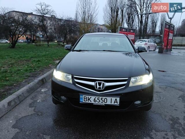 Черный Хонда Аккорд, объемом двигателя 2.4 л и пробегом 354 тыс. км за 7600 $, фото 4 на Automoto.ua
